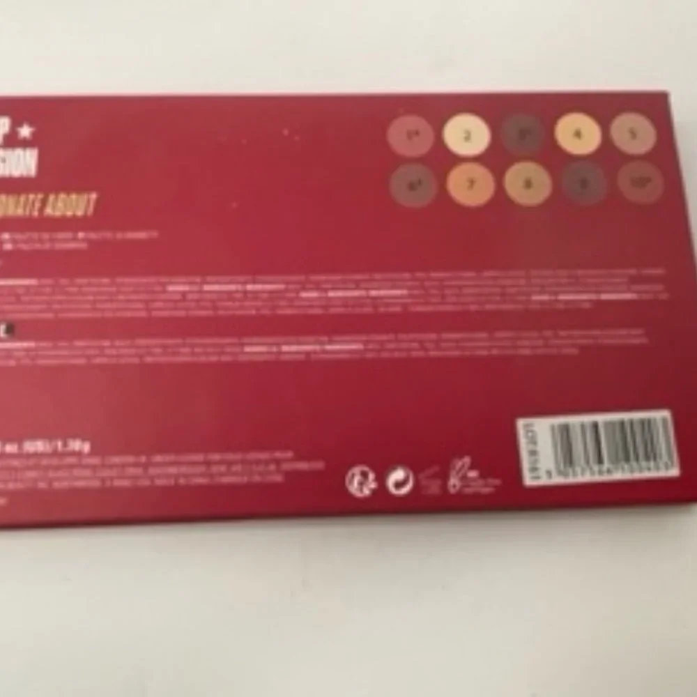 Be Passionate About Eyeshadow Palette with 4 Eye Brushes and Brush Cleaner